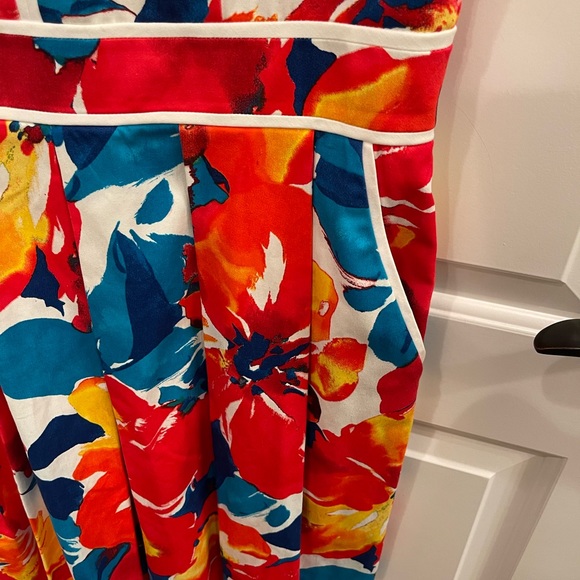 Ellen Tracy floral dress in size 12 zipper back - Picture 6 of 7